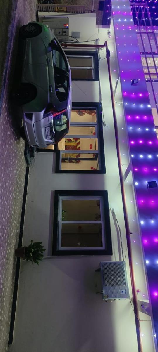 ורנאסי Jhankar Banquet And Lawn מראה חיצוני תמונה
