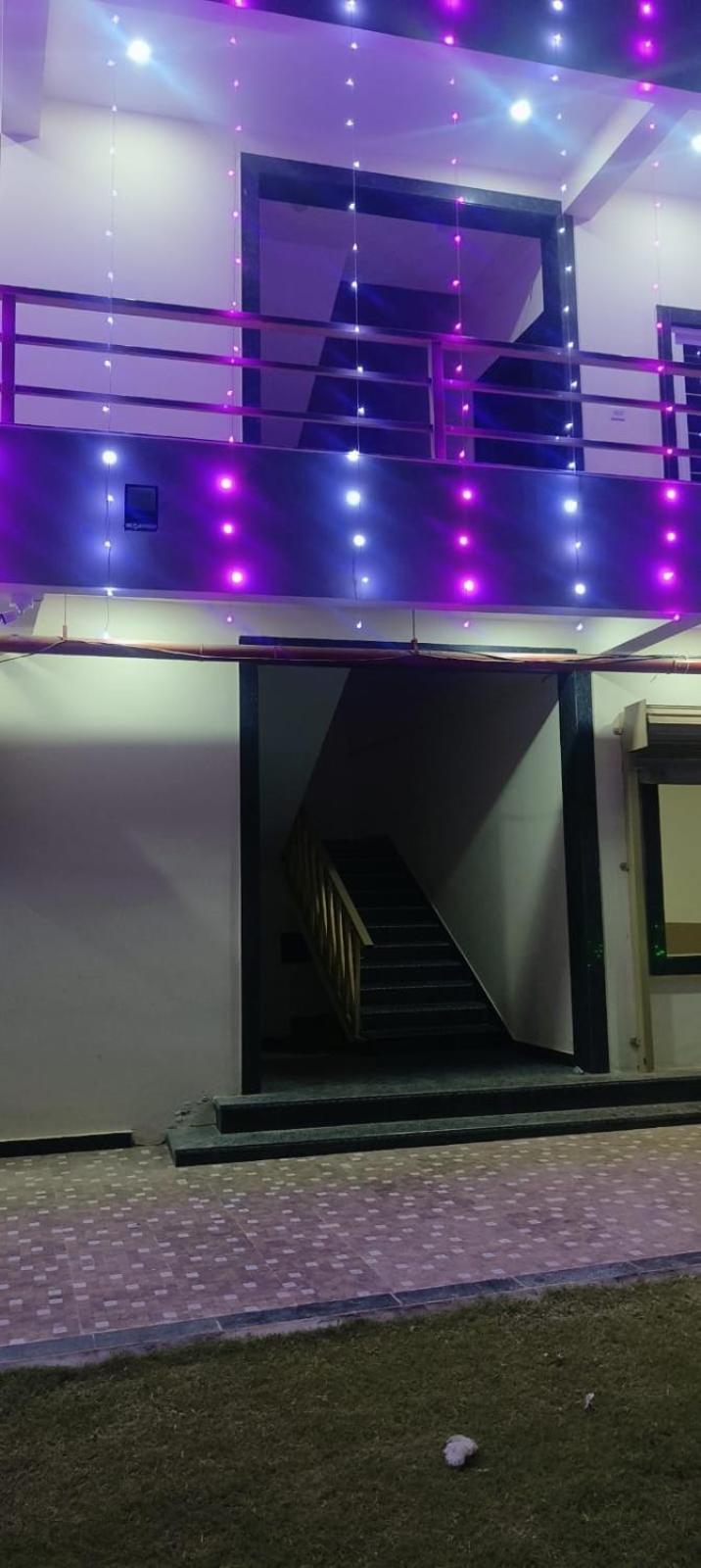 ורנאסי Jhankar Banquet And Lawn מראה חיצוני תמונה